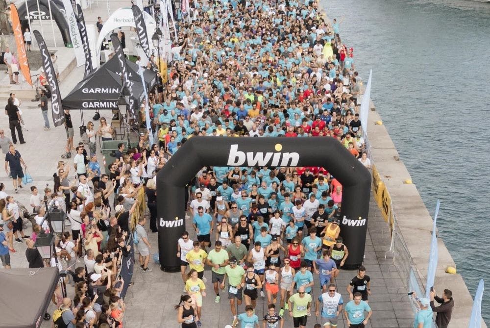 Spetses Mini Marathon: Πρωταθλητές και πολίτες έτρεξαν μαζί στις Σπέτσες runbeat.gr